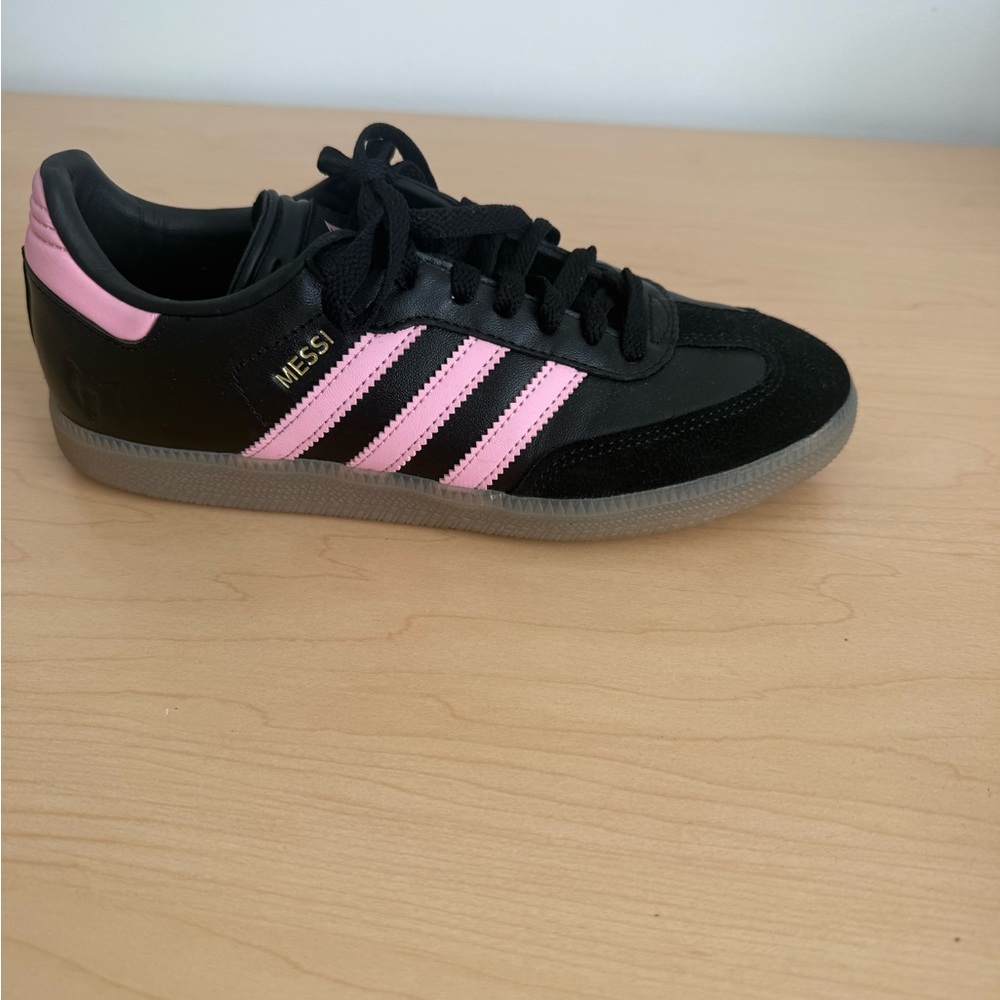 UNISEX SAMBA MESSI INDOOR SOCCER SHOES | Black/Pink (6.5 women’s) - Picture 4 of 11